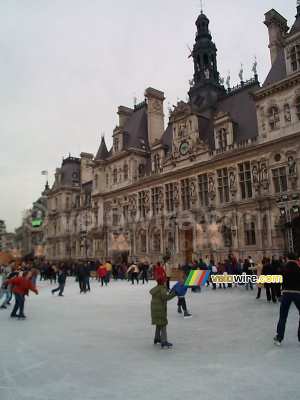 Ice skating at the place of the 'Hotel de Ville' II (474x)