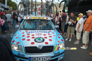 La voiture à pois rouges de Gerolsteiner (686x)