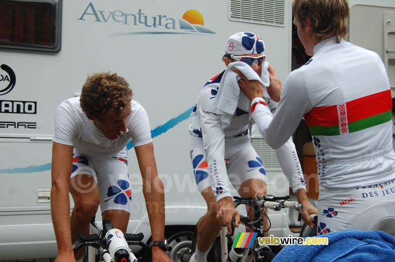 Jérôme Coppel and Timothy Gudsell being pampered by Yauheni Hutarovich (Française des Jeux)