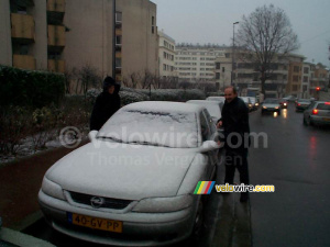 Notre voiture avec mes parents dans la neige (504x)