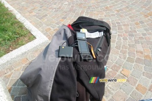 Busto Arsizio : dès mon arrivée à la gare j'ai sorti mon chargeur solaire pour qu'il récupère un peu d'énergie me permettant ensuite de recharger mon mobile ! (370x)