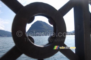 View over the lake of Lugano towards Caprino - through the gate (272x)