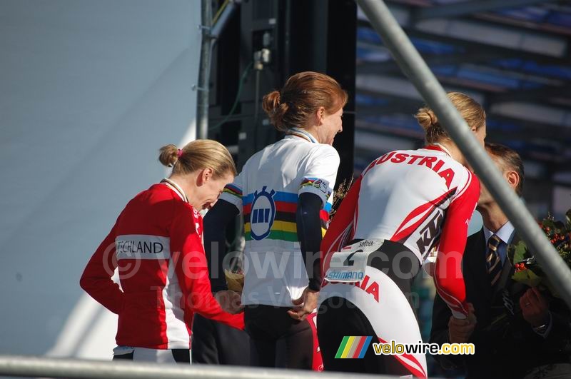 The podium for the ladies time trial: 1/ Amber Neben (USA), 2/ Christiane Soeder (Austria) en 3/ Judith Arndt (Germany)