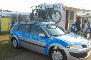 The Slovenian cycling team car (498x)