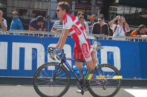 Jonas Aaen Jörgensen - a little bit of stretching on his bike (773x)
