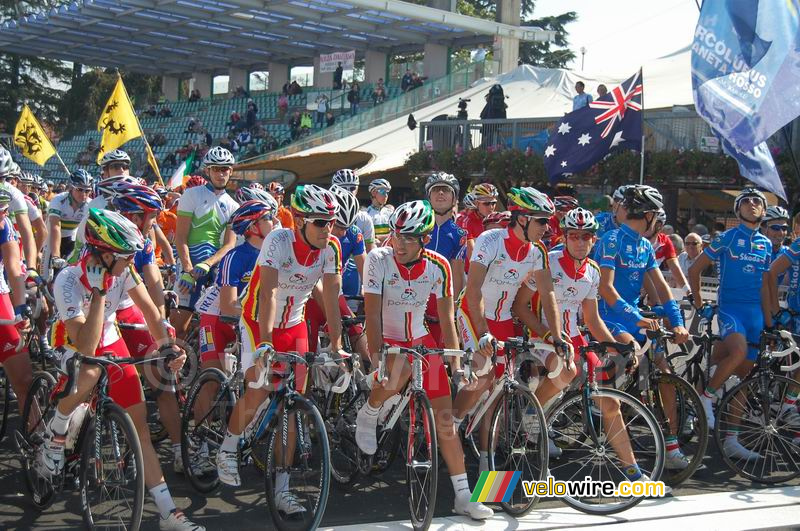 The Portugese and Italian team ready for the start