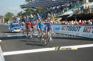 A group led by the later winner, Fabio Andres Duarte Arevalo (Col) (616x)