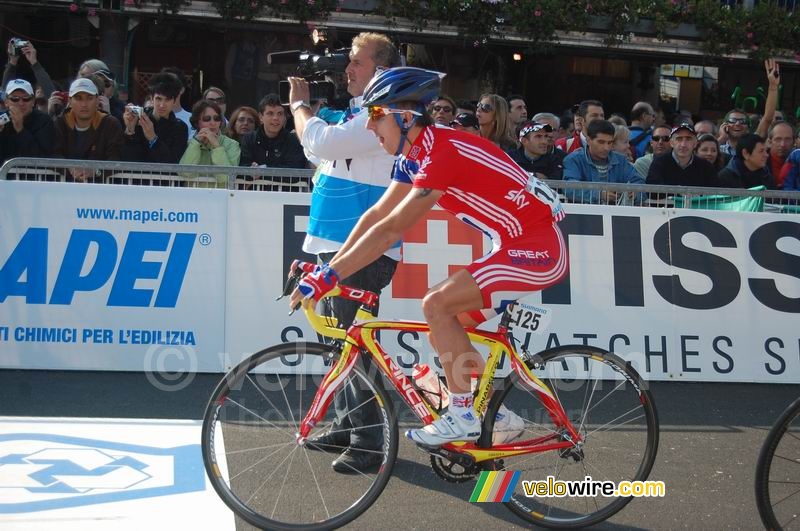 Russell Downing (GBR) op een Pinarello Prince of Spain fiets van Alejandro Valverde