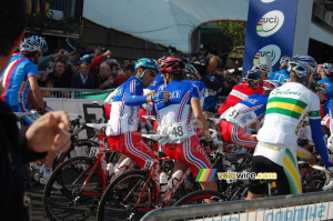 Jérôme Pineau (Bouygues Telecom/FRA) & Sylvain Chavanel (Cofidis/FRA) discutent (862x)