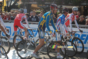 Marcus Ljungqvist (SWE), Alexandr Kolobnev (RUS), Frank Schleck (LUX) & Andy Schleck (LUX) qui fait demi-tour (CSC Saxo Bank) (1340x)