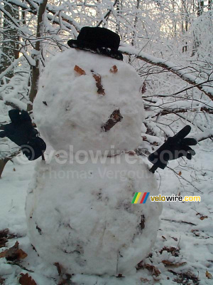 Our snowman in the woods of Meudon (280x)