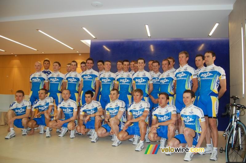 De officiële groepsfoto van de AG2R La Mondiale ploeg