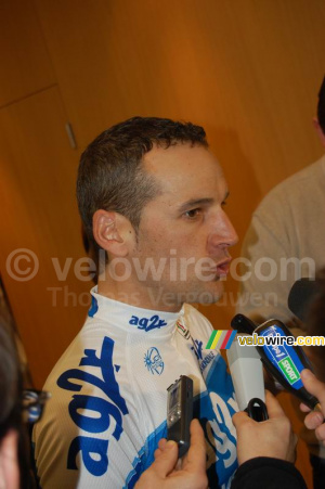 Cyril Dessel en plein interview (965x)