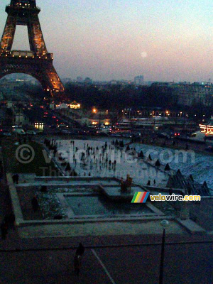 Natural ice skating rink between Trocadéro and the Eiffel Tower (802x)