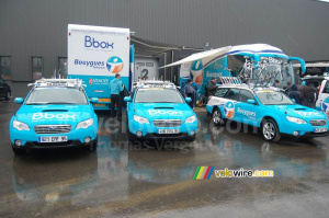 Les voitures, le camion et le bus de l'équipe BBox Bouygues Telecom (1531x)