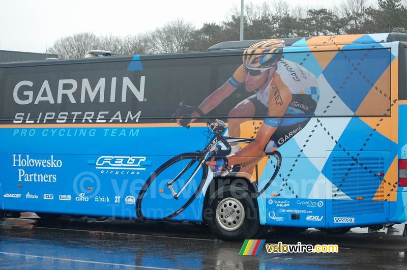The Garmin Slipstream bus