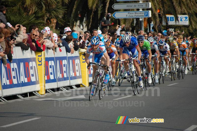 De sprint om de vierde plaats: Jonathan Hivert, Christophe Moreau, Sylvain Chavanel, Juan Manuel Garate, ... (2)