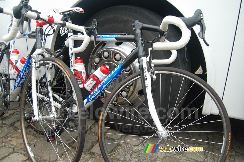 Caisse d'Epargne's Pinarello Cross bikes (2)