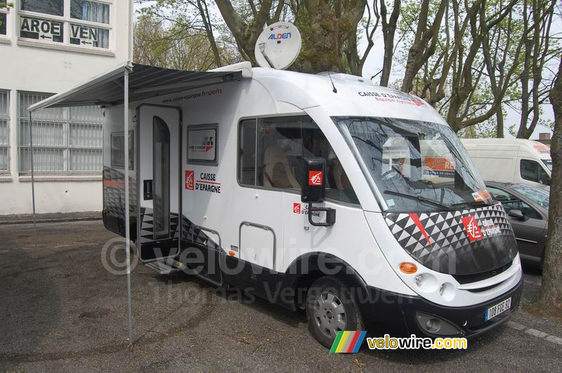 Le camping car de l'équipe Caisse d'Epargne