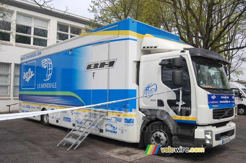 Le camion atelier de l'équipe AG2R La Mondiale