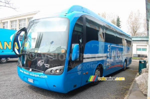 Le bus de l'équipe Milram (707x)