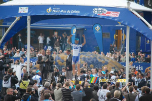 Tom Boonen fête sa victoire (427x)