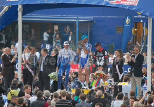 Tom Boonen embrasse son pavé encore une fois (643x)