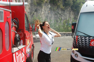 Maria Del Velo gets some refreshment (595x)