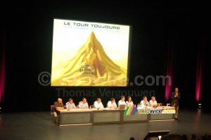 Le Tour Toujours: meeting advertising caravan (483x)