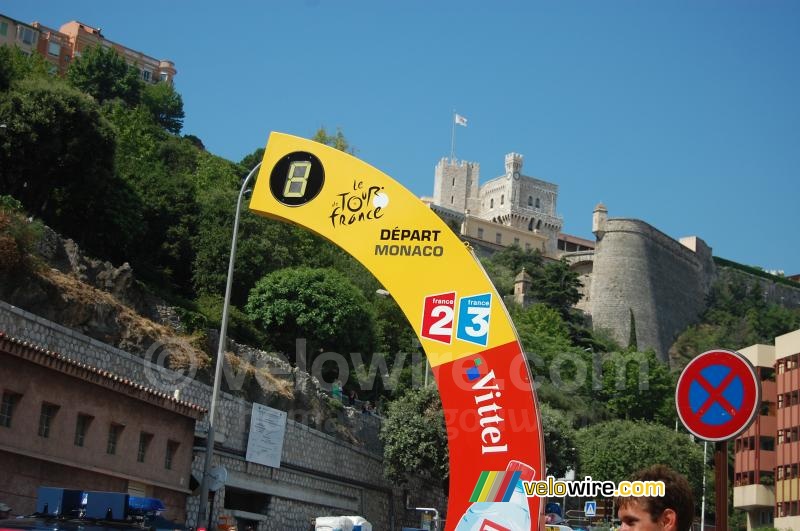 De vertrekboog van de Tour de France in Monaco