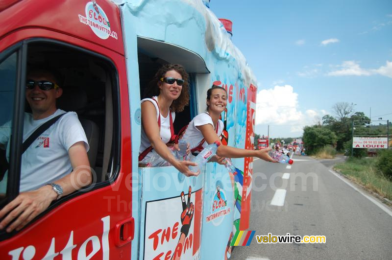 Twee flesjes Vittel tegelijk! Hoe populair kun je zijn ;-)