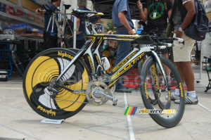Columbia-HTC's time trial bikes (607x)