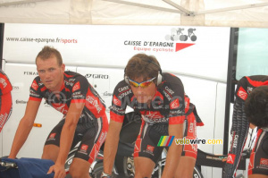 José Joaquin Rojas & Ivan Gutierrez (Caisse d'Epargne): warming up before the team time trial (273x)