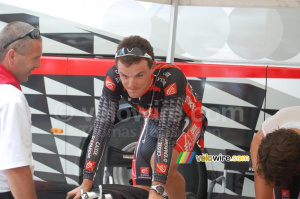 Luis Léon Sanchez (Caisse d'Epargne): warming up before the team time trial (267x)