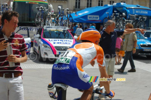 Denis Menchov (Rabobank) with a watter bottle attached to his saddle (357x)