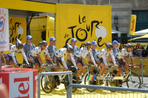 L'équipe AG2R La Mondiale au départ du contre la montre par équipes à Montpellier (1111x)