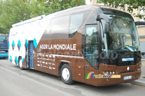 Le bus de l'équipe AG2R La Mondiale (1415x)