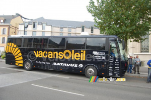 Le bus de l'équipe Vacansoleil Pro Cycling Team (1385x)
