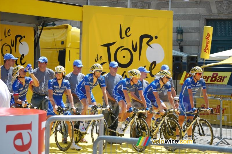 The Agritubel team before the team time trial in Montpellier