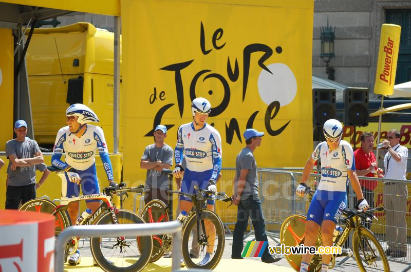 Matteo Tosatto, Sébastien Rosseler & Sylvain Chavanel (Quick Step) avant le départ du contre-la-montre par équipes à Montpellier