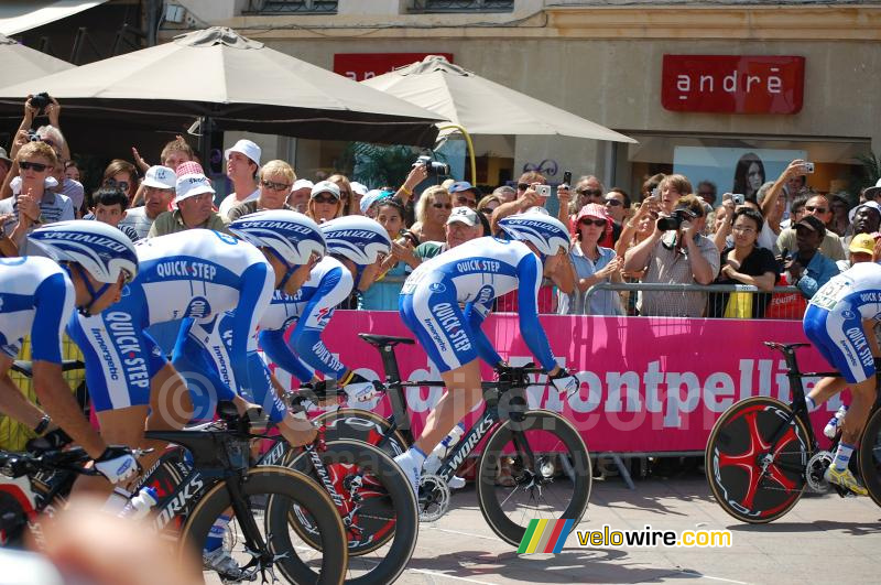Quick Step start de ploegentijdrit in Montpellier