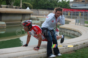 Marie-Caroline rend le warming up de Marc Dumailleau un peu plus dur (225x)