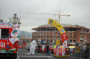 L'arche de départ sur la Plaza Espanya à Barcelone (224x)