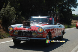 La Peugeot 404 du coach Vincent Barteau du Team Vittel (253x)