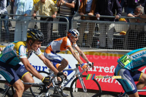 Lance Armstrong (Astana) & Denis Menchov (Rabobank) à Arcalis (208x)
