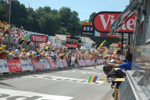 Luis Léon Sanchez (Caisse d'Epargne) remporte l'étape à Saint-Girons (218x)