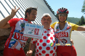 Bernard Laplume & Maria Del Velo avec un de leurs fans (221x)