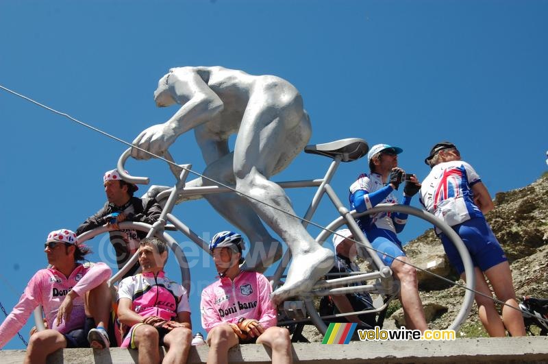 De wielrenner op de top van de Col du Tourmalet