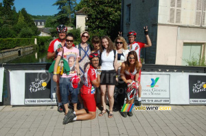 The Team Vittel avec ses fans à Tonnerre (579x)