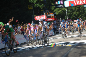 Mark Cavendish (Columbia-HTC) remporte le sprint pour la 8ème place à Vittel (2) (679x)